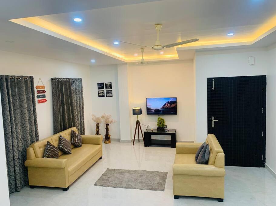 شقة White Orchid, Unique & Stylish, Executive 2Bhk. غاواهاتي المظهر الخارجي الصورة